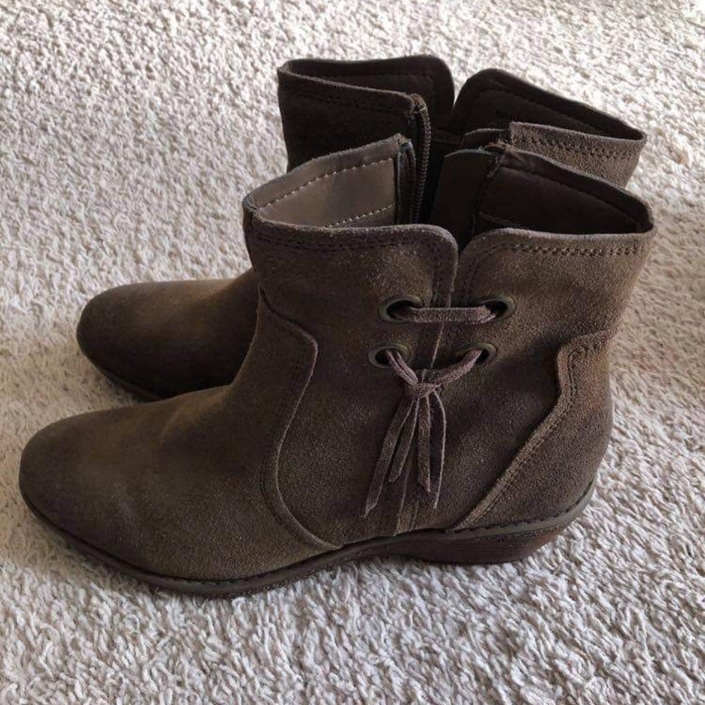 NWOT Bass Brown Boots